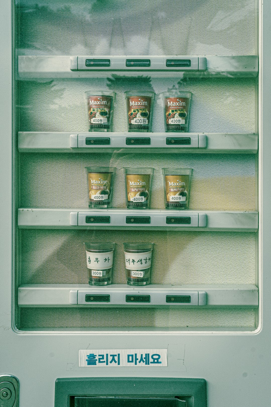 white and black plastic cups